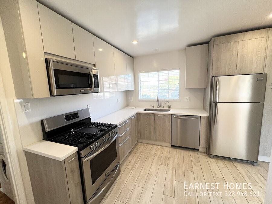 14013 Addison St - Photo 6 of 28
