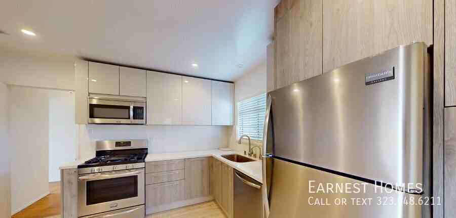 14013 Addison St - Photo 7 of 28