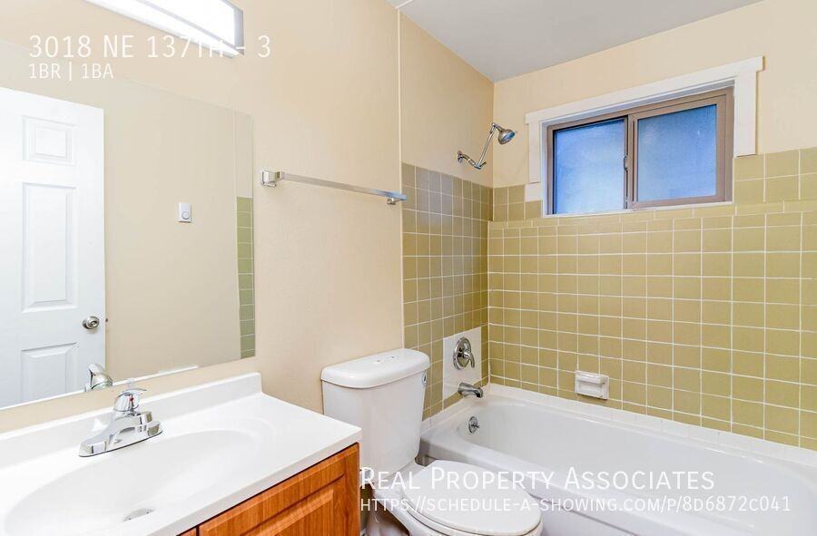 3018 Ne 137th St #3 - Photo 6 of 9