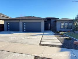 featured image of 6518 N Fairborn Ave