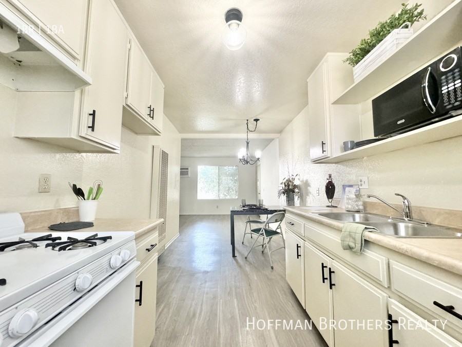 18545 Burbank Blvd #20 - Photo 2 of 8