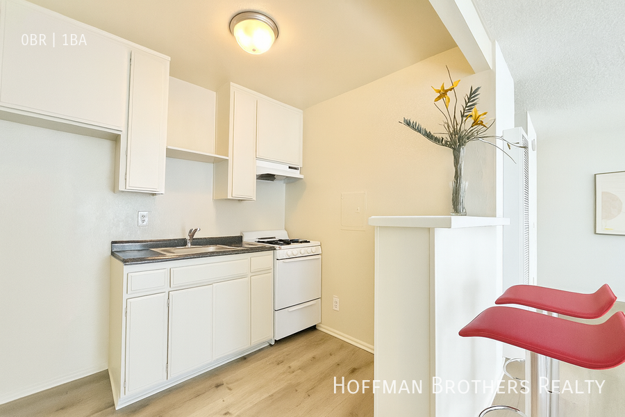 18545 Burbank Blvd #7 - Photo 2 of 6