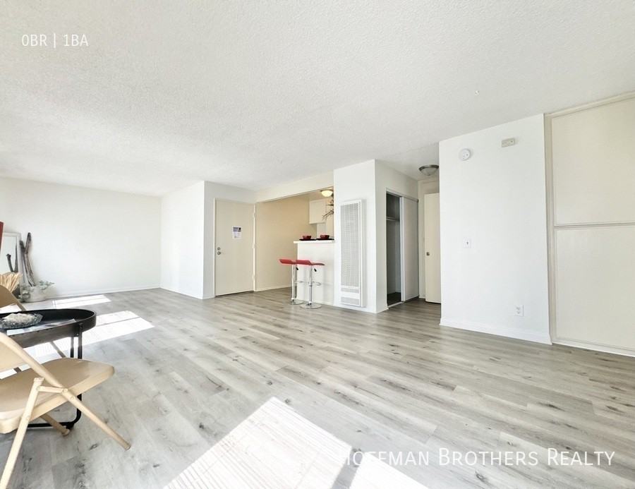 18545 Burbank Blvd #7 - Photo 3 of 6