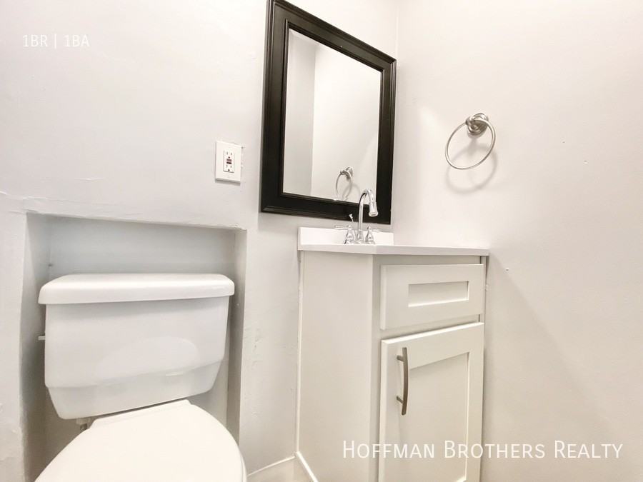 5716 La Mirada Ave #3 - Photo 4 of 5