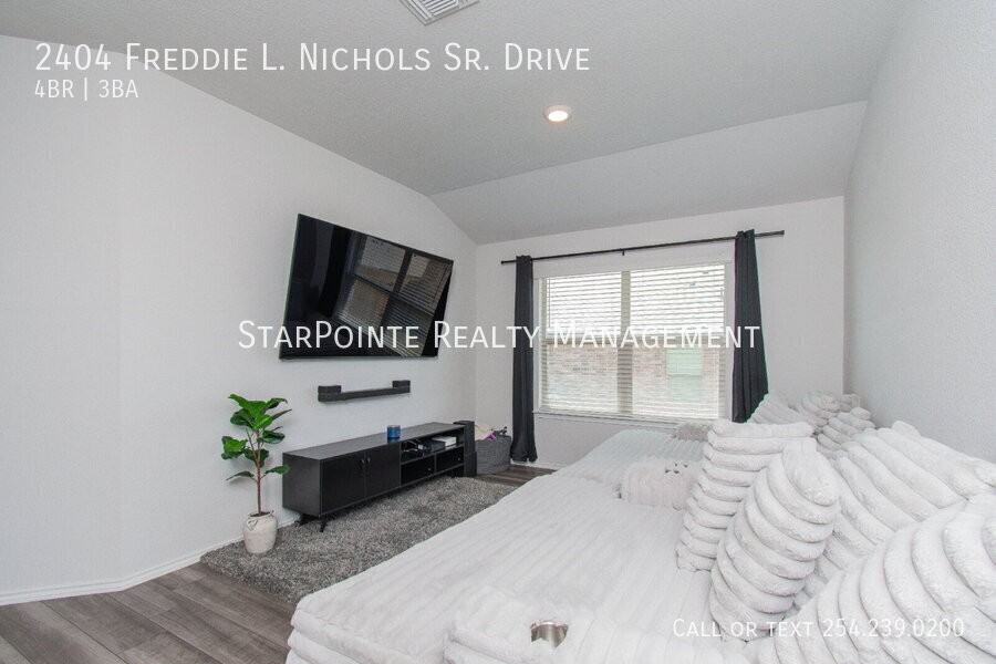 2404 Freddie L. Nichols Sr. Dr - Photo 2 of 30
