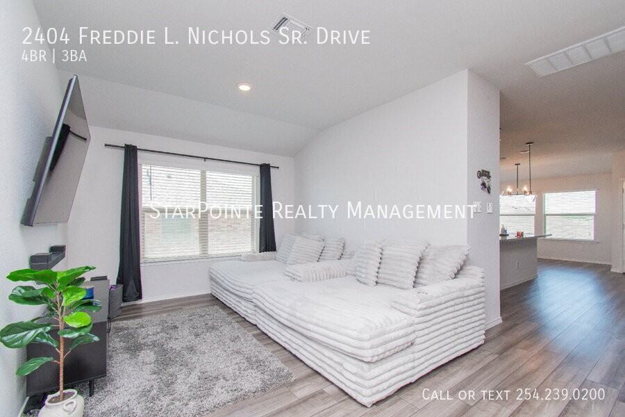 2404 Freddie L. Nichols Sr. Dr - Photo 3 of 30