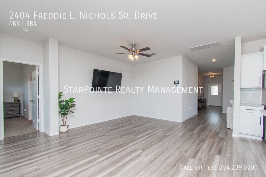 2404 Freddie L. Nichols Sr. Dr - Photo 7 of 30