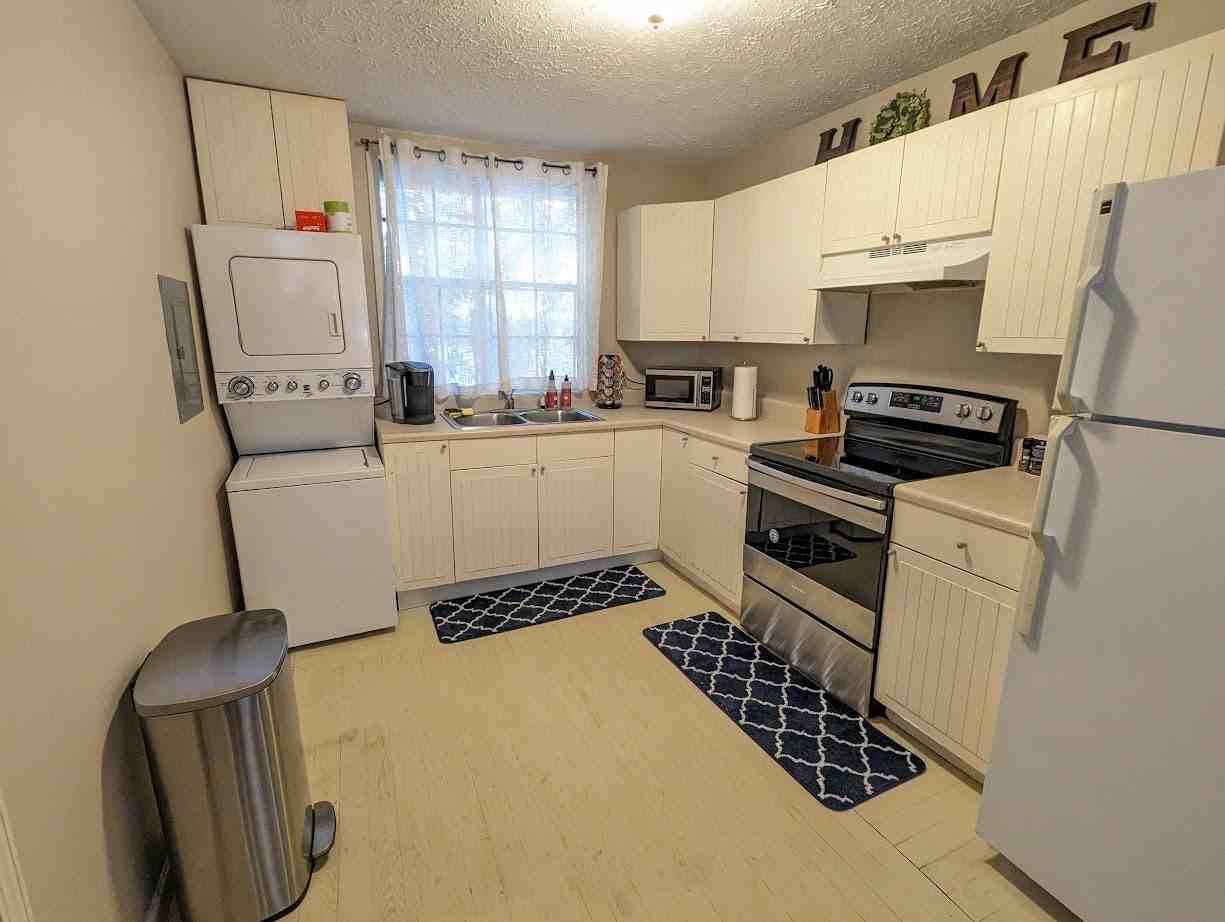 205 Hampshire Avenue - Photo 6 of 13