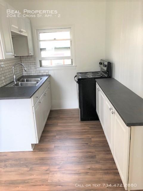 204 E Cross St #2 - Photo 3 of 15