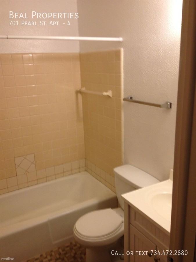 701 Pearl St #4 - Photo 2 of 5