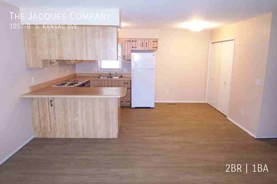 1057 S Kansas Ave Apt B - Photo 2 of 7
