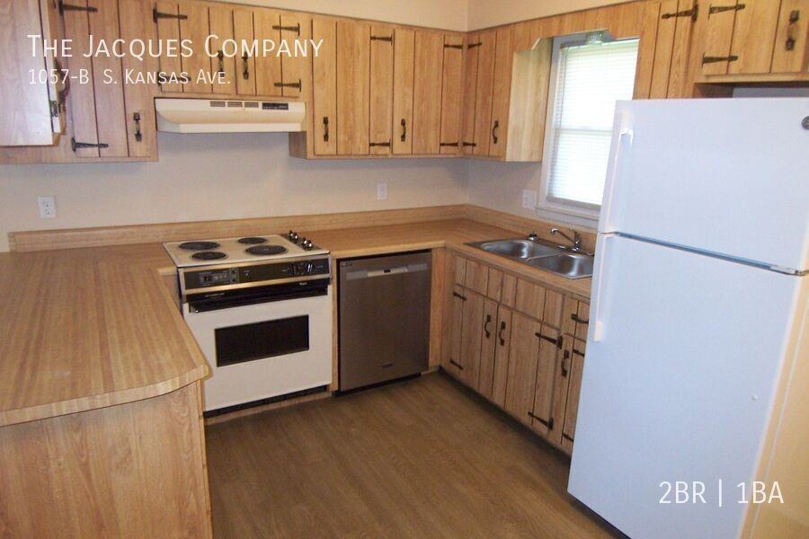 1057 S Kansas Ave Apt B - Photo 3 of 7