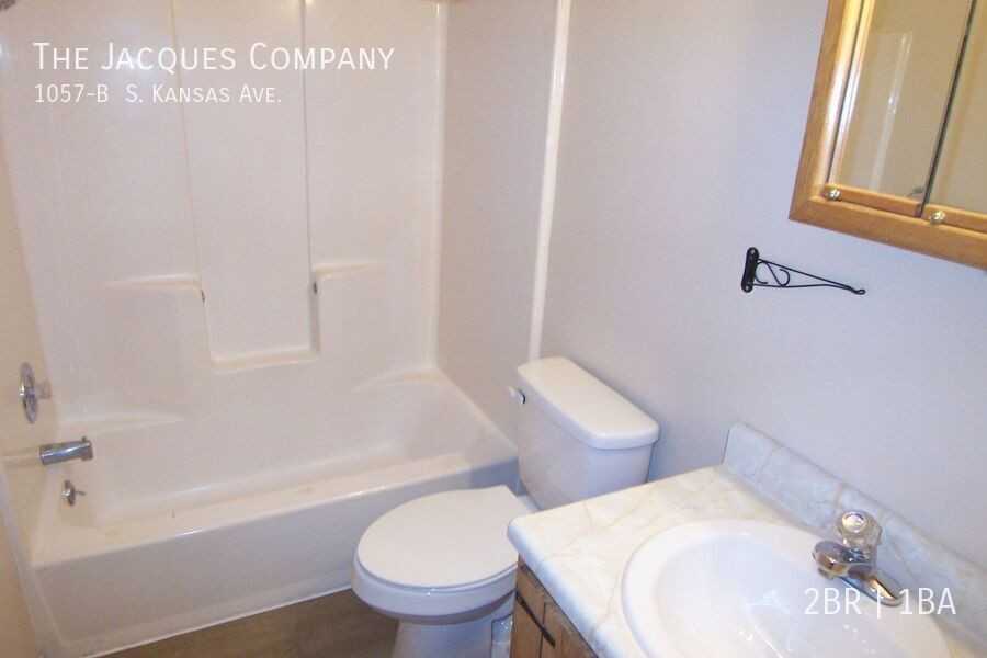 1057 S Kansas Ave Apt B - Photo 4 of 7