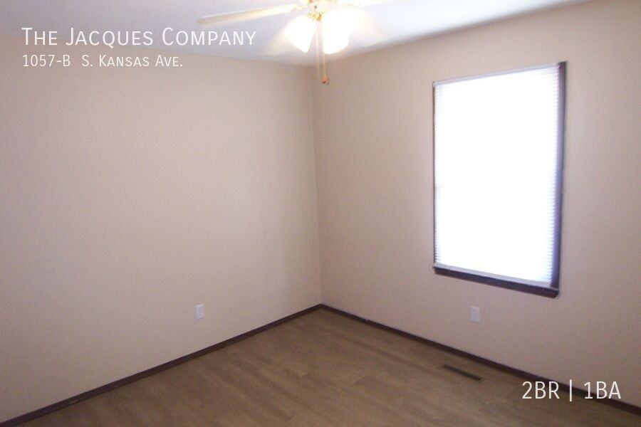 1057 S Kansas Ave Apt B - Photo 5 of 7