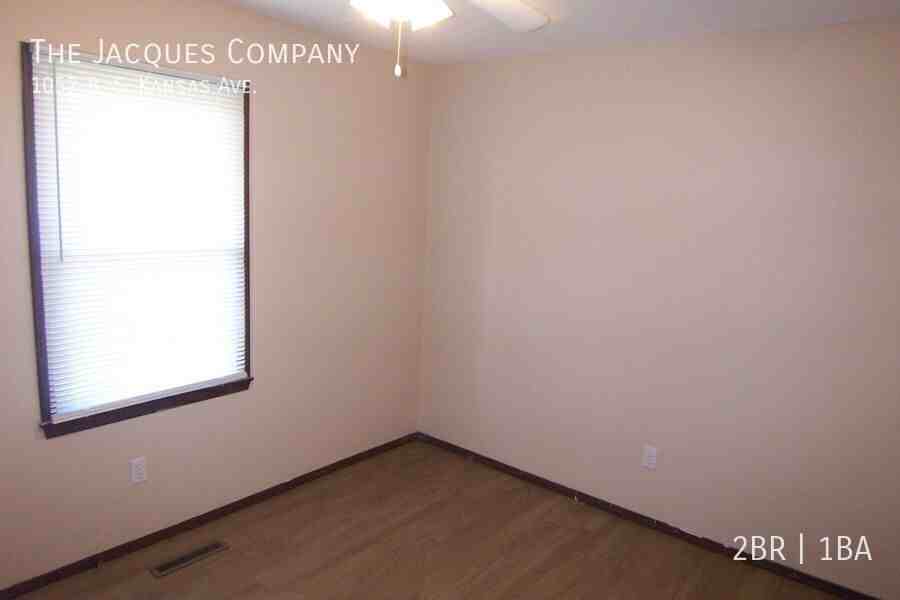1057 S Kansas Ave Apt B - Photo 6 of 7