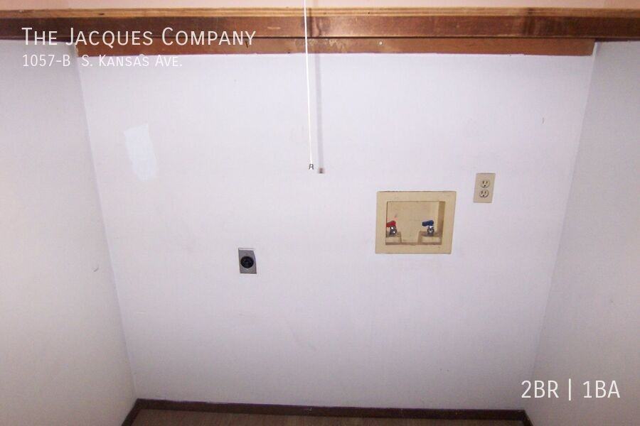 1057 S Kansas Ave Apt B - Photo 7 of 7