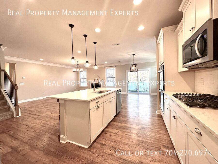 278 Preston Rd - Photo 5 of 34