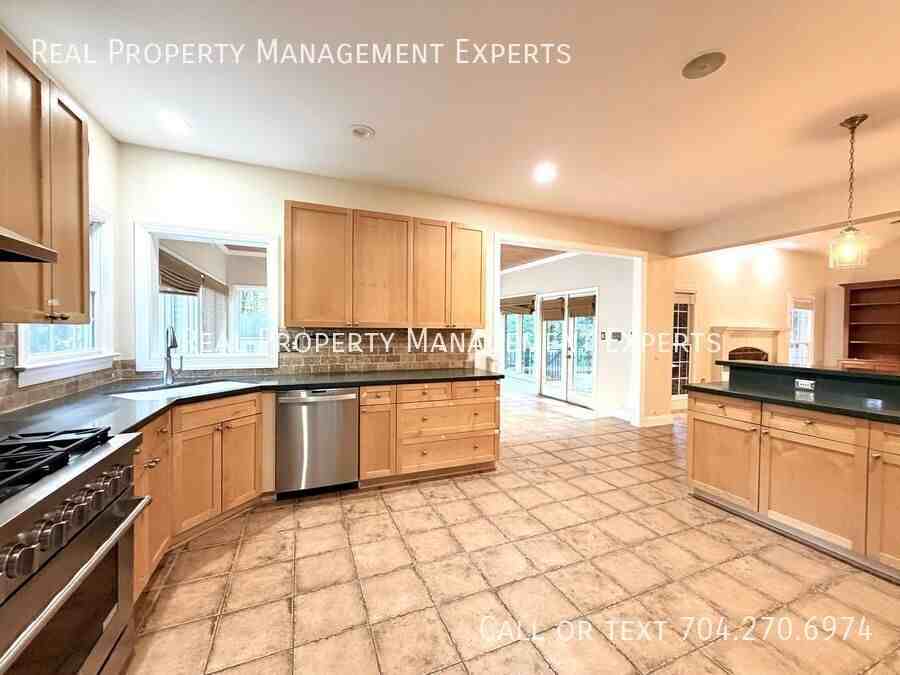 3012 Ed Reid St - Photo 4 of 28