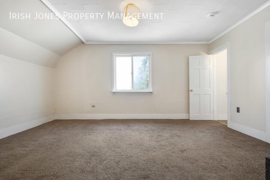 215 Thompson St #2 - Photo 3 of 16