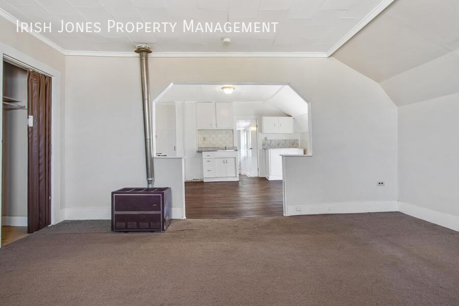 215 Thompson St #2 - Photo 5 of 16