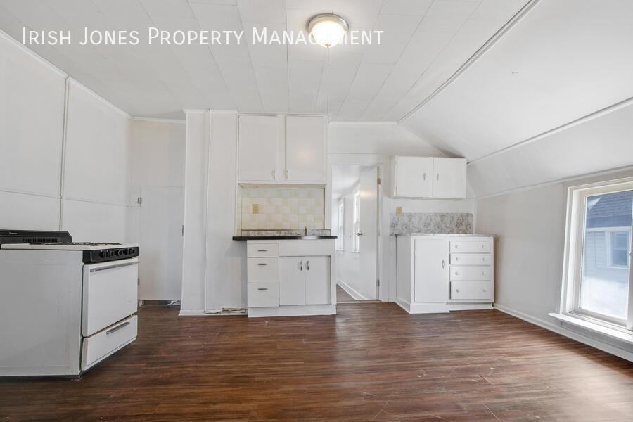 215 Thompson St #2 - Photo 6 of 16