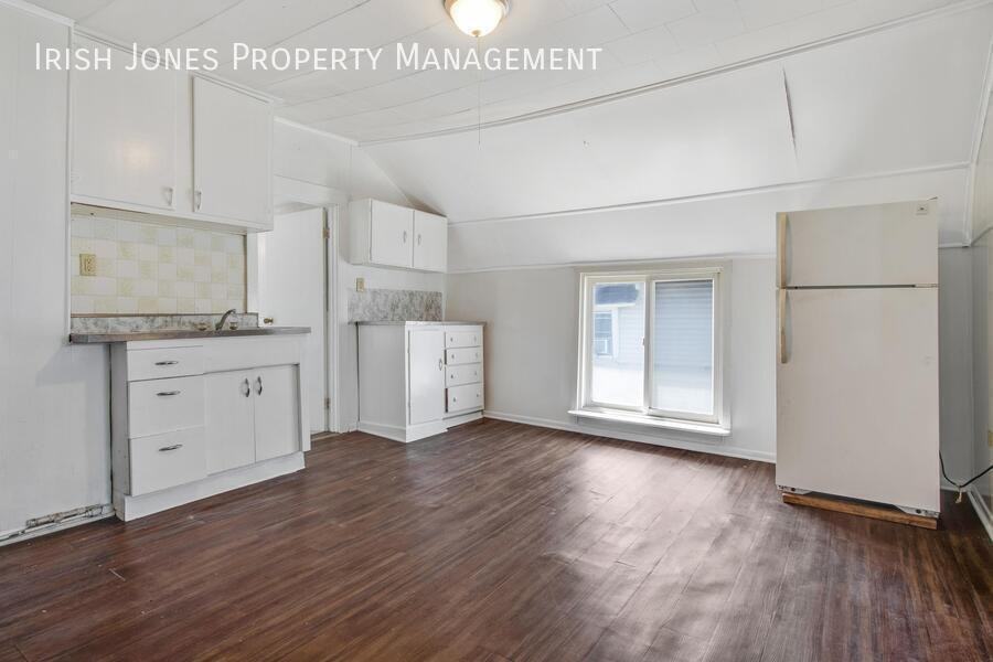 215 Thompson St #2 - Photo 7 of 16