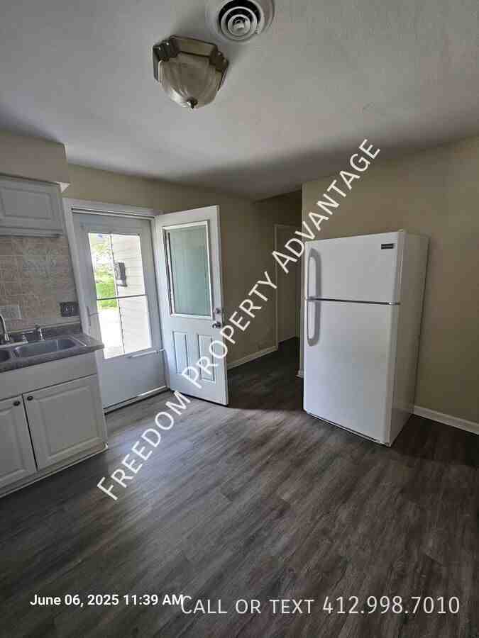 130 Hall Ave - Photo 5 of 26
