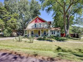 featured image of 1512 College St