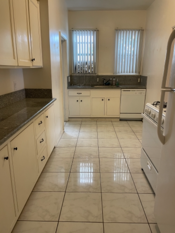 1547 S Wooster St - Photo 2 of 34