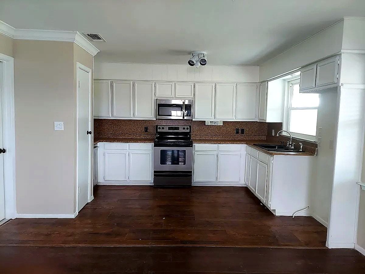 510 East Cook Street - Photo 6 of 22