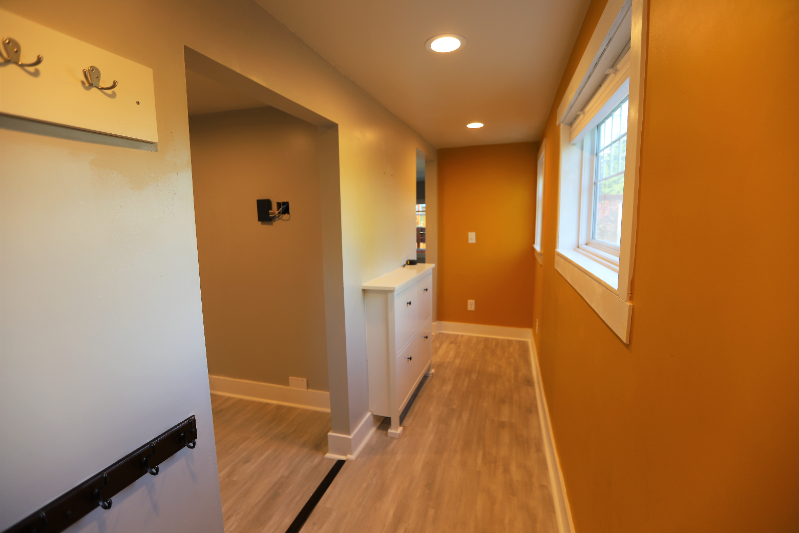 10007 35th Ave Sw - Photo 4 of 28