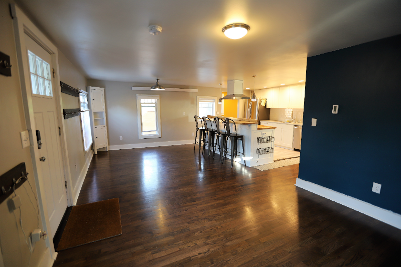 10007 35th Ave Sw - Photo 6 of 28