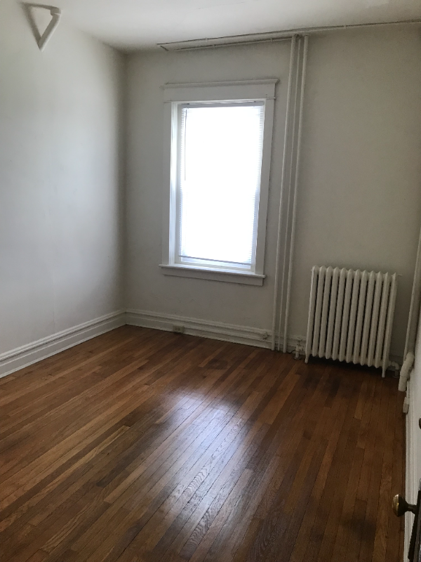 1631 W Broad St #1stFL - Photo 7 of 9