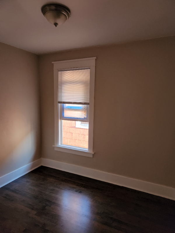 1205 Emerald Ave #2 - Photo 3 of 5