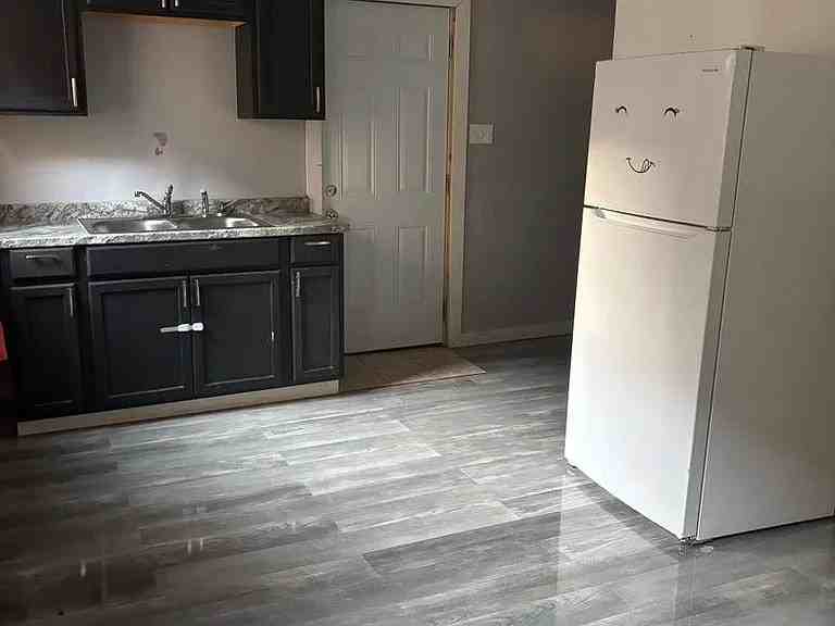 243 Baker Street - Photo 2 of 7