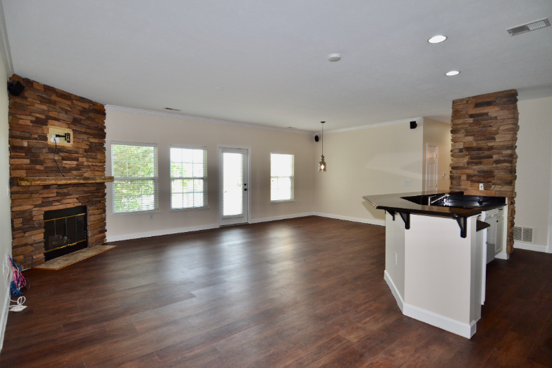 1405 Sierra Spgs - Photo 3 of 3