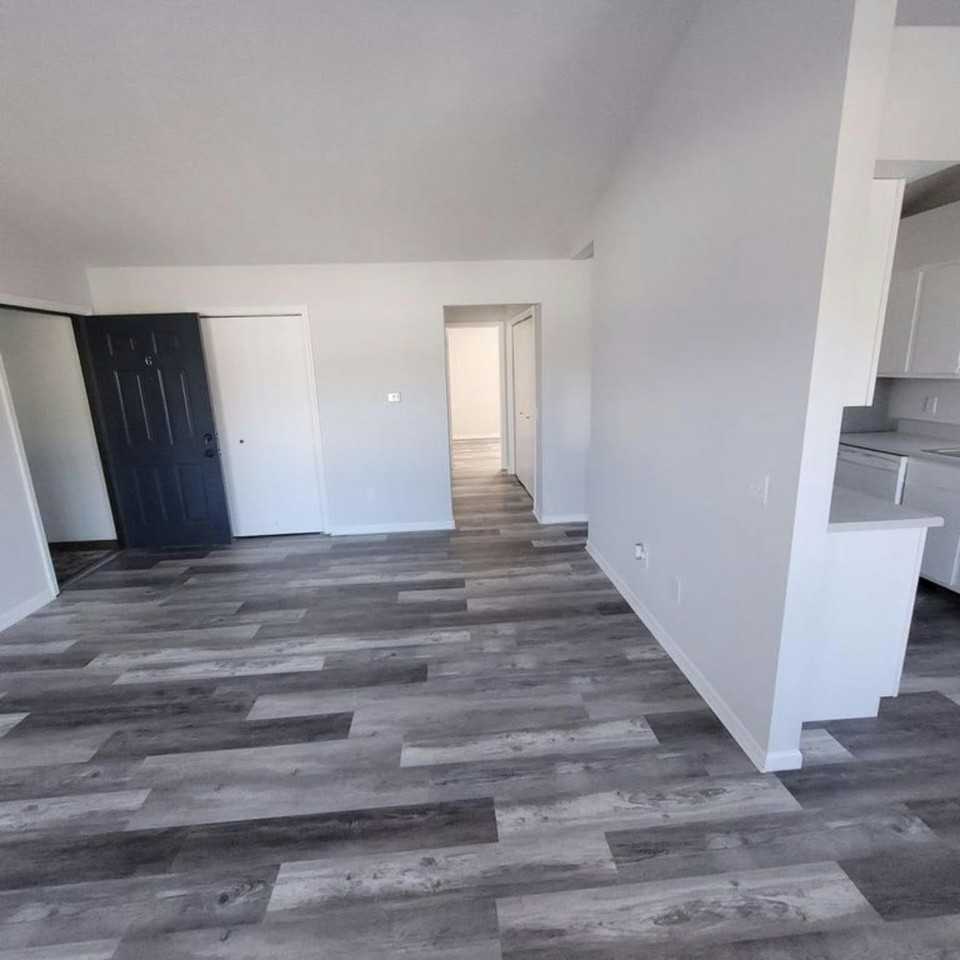2323 W Osterhout Ave, Unit 3 - Photo 6 of 9