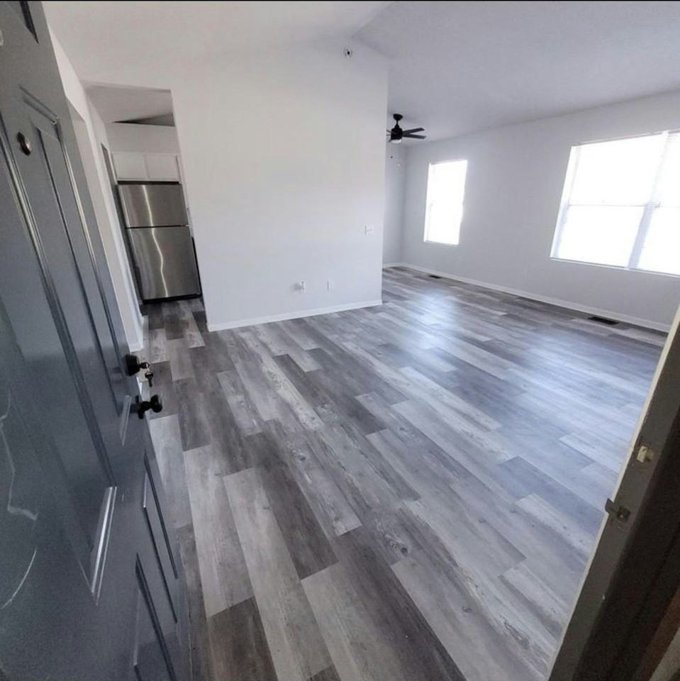 2323 W Osterhout Ave, Unit 3 - Photo 7 of 9