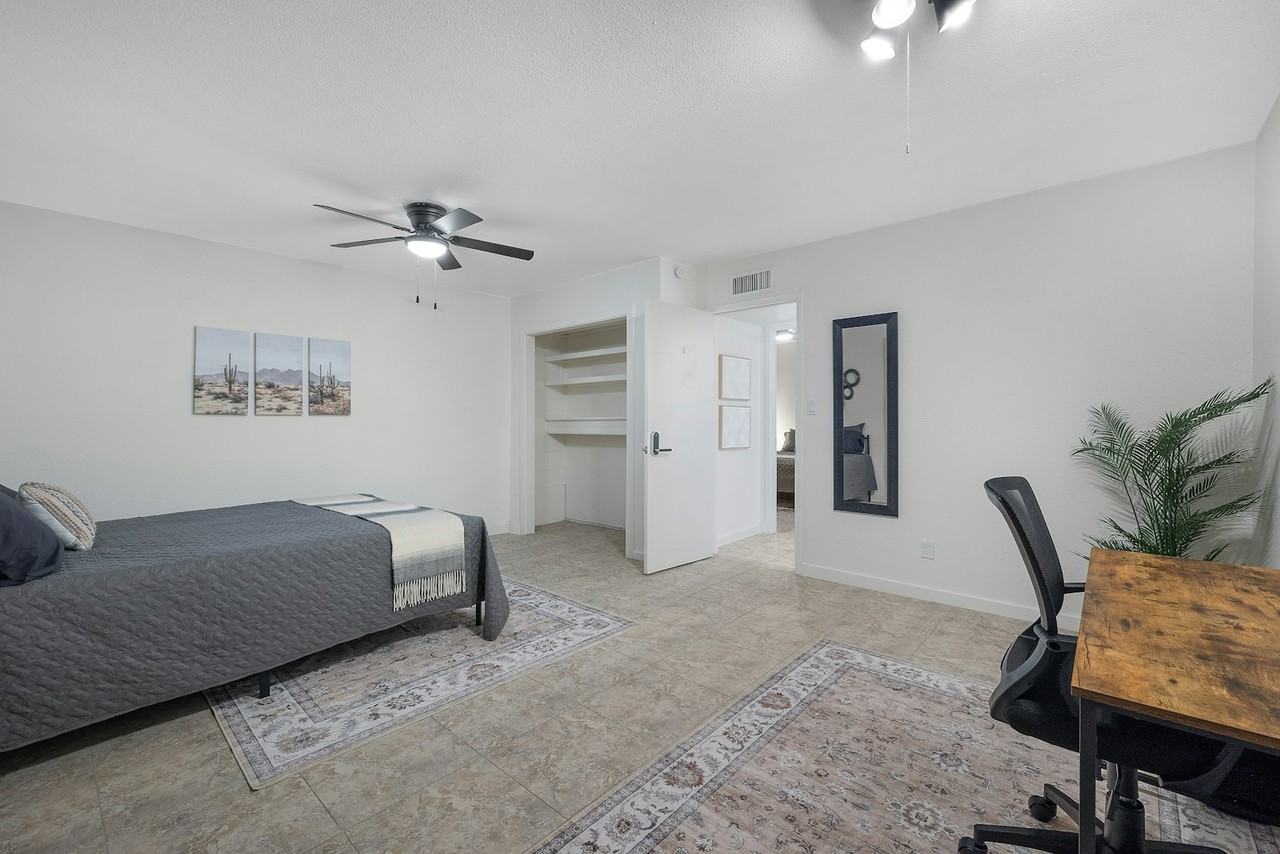 334 West Horseshoe Avenue, Unit Room 8 - Photo 2 of 10