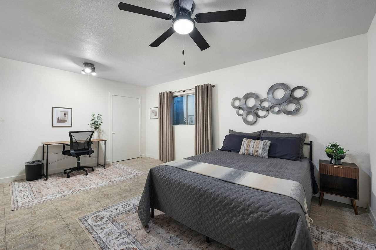 334 West Horseshoe Avenue, Unit Room 8 - Photo 3 of 10
