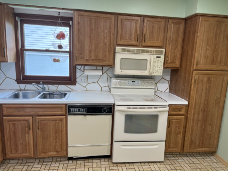 7411 S 89th St - Photo 5 of 41