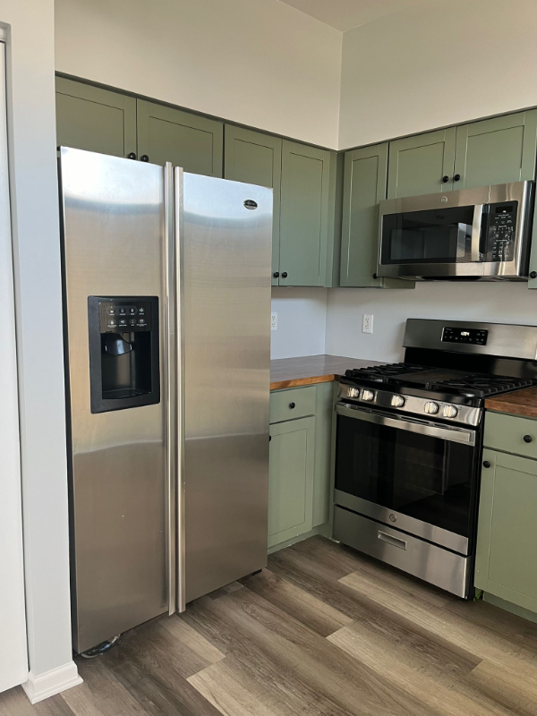 688 Edward Dr - Photo 5 of 13