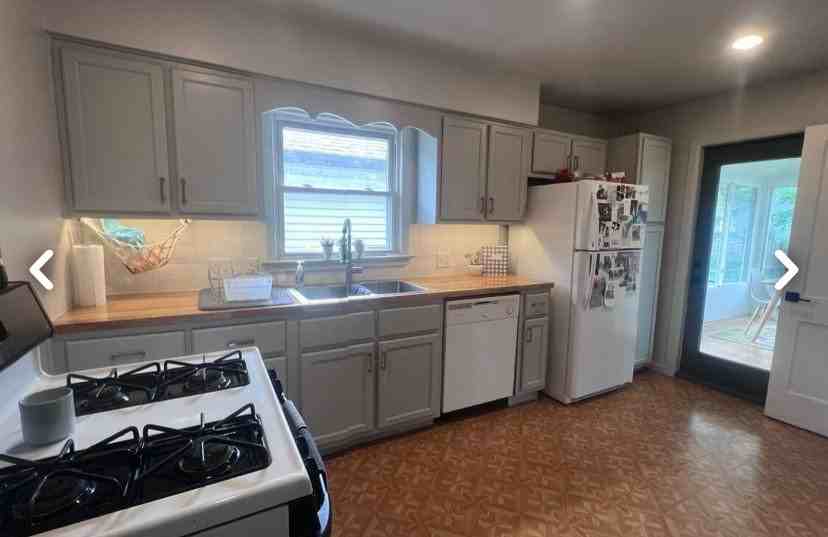 148 Conrad St Ne - Photo 6 of 17