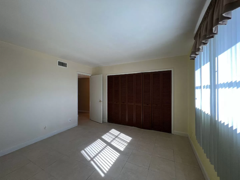 121 Caribbean St #8B - Photo 6 of 11
