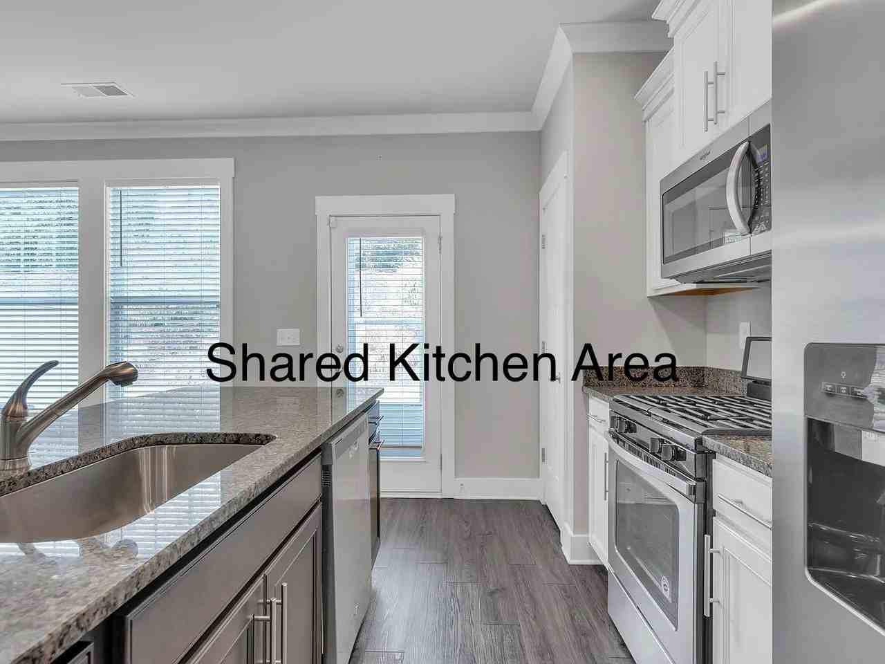 300 Hague Dr - Photo 2 of 4