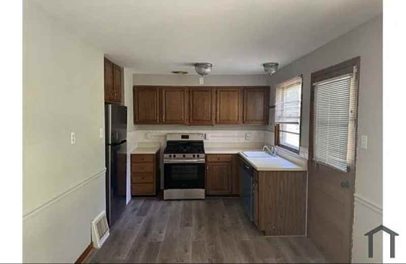 9924 Gloucester Dr - Photo 2 of 9