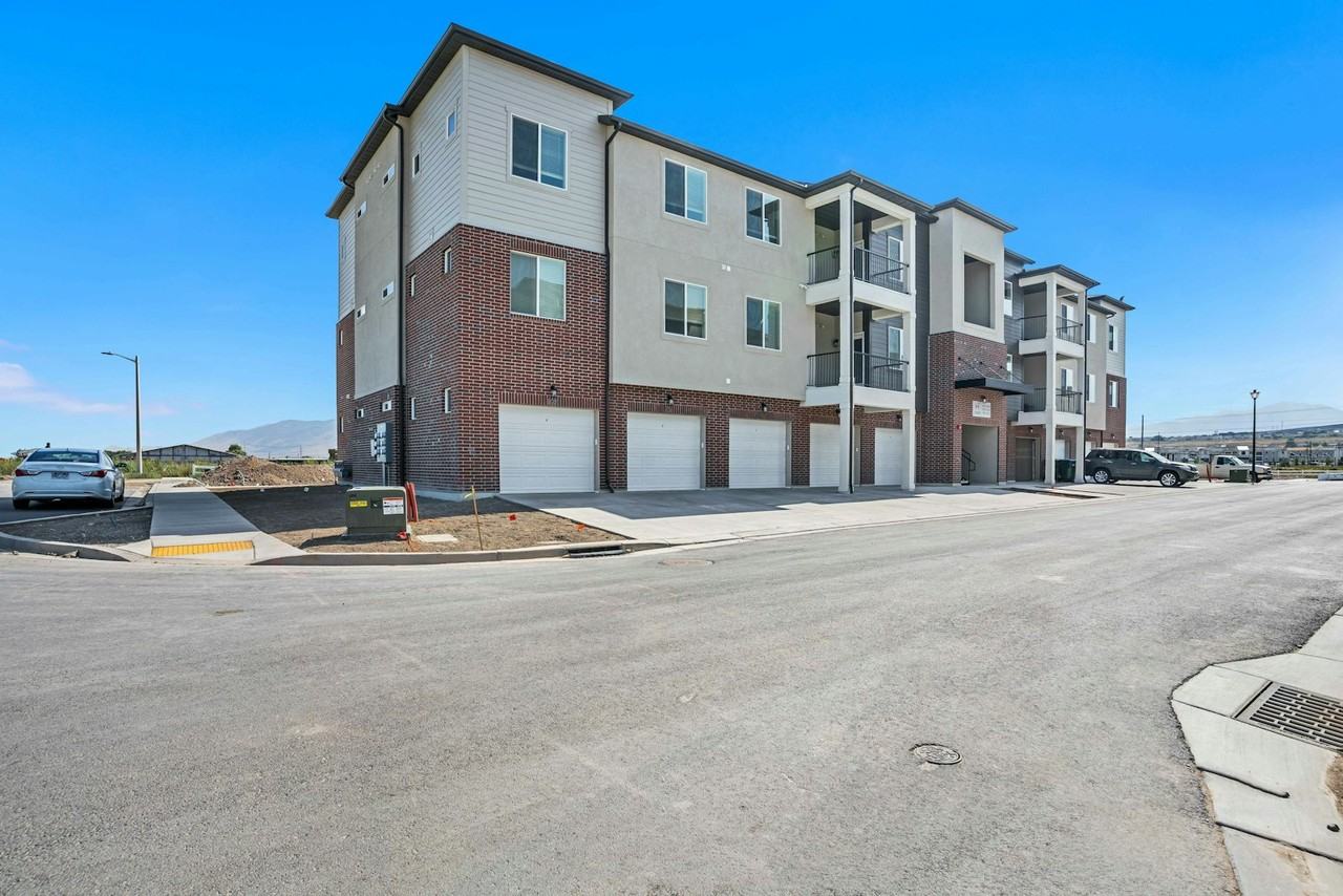 3325 West 1830 North H303 - Photo 4 of 21