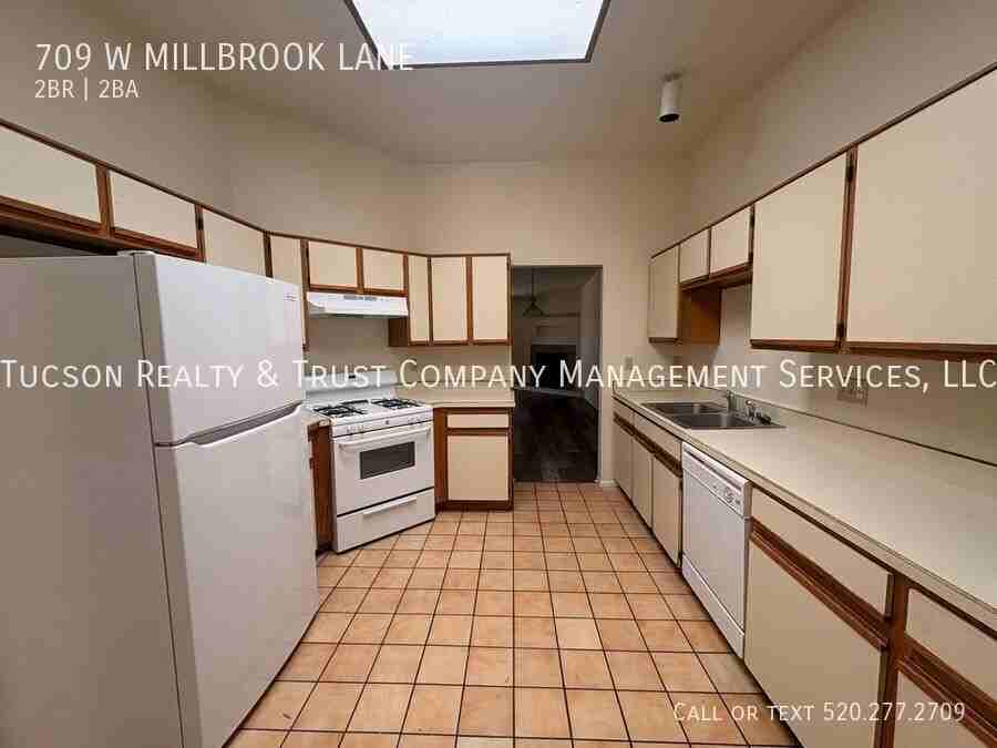 709 W Millbrook Ln - Photo 5 of 21