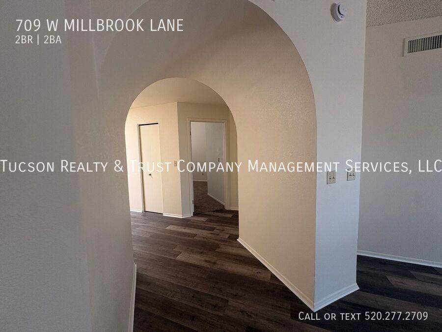 709 W Millbrook Ln - Photo 6 of 21