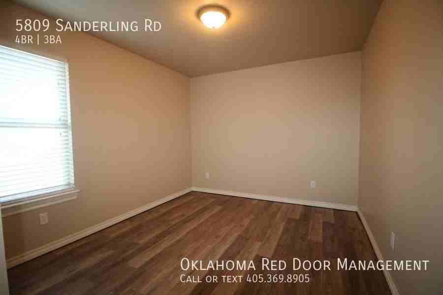 5809 Sanderling Rd - Photo 4 of 32